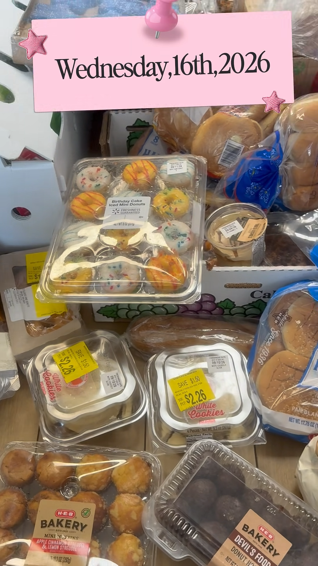 Bánh mì ngọt & bánh nướng H-E-B tặng bà con